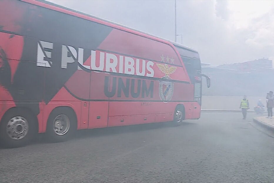 Chegada do autocarro do Benfica à Luz 