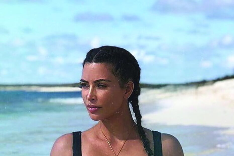 Agora, Kim mostra corpo tonificado durante as férias 