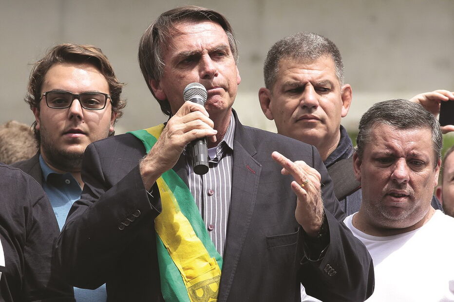 Na ausência de Lula, Jair Bolsonaro lidera sondagens com 17%   