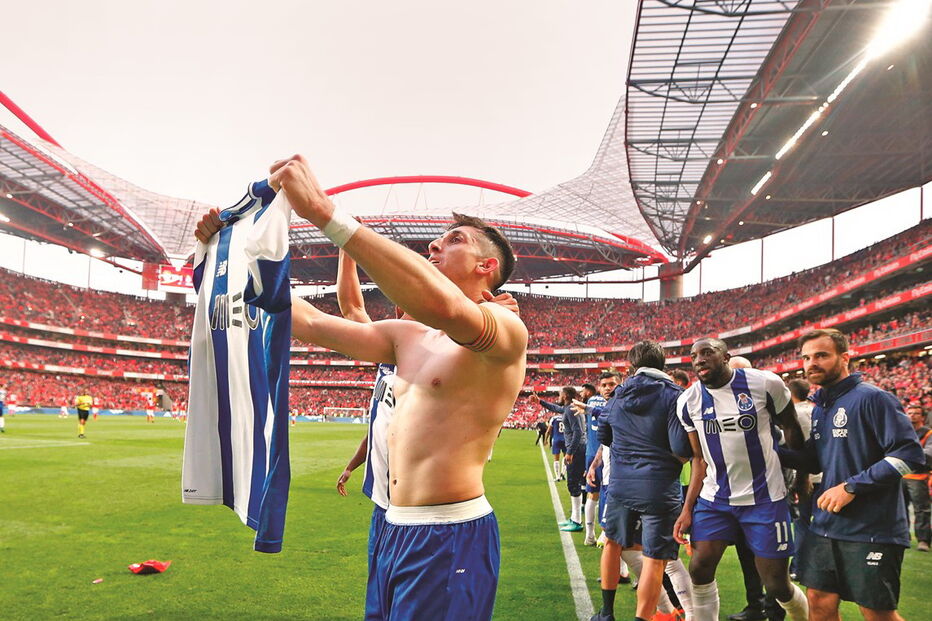 Portista Herrera tirou a camisola e festejou com os seus adeptos no Estádio da Luz 