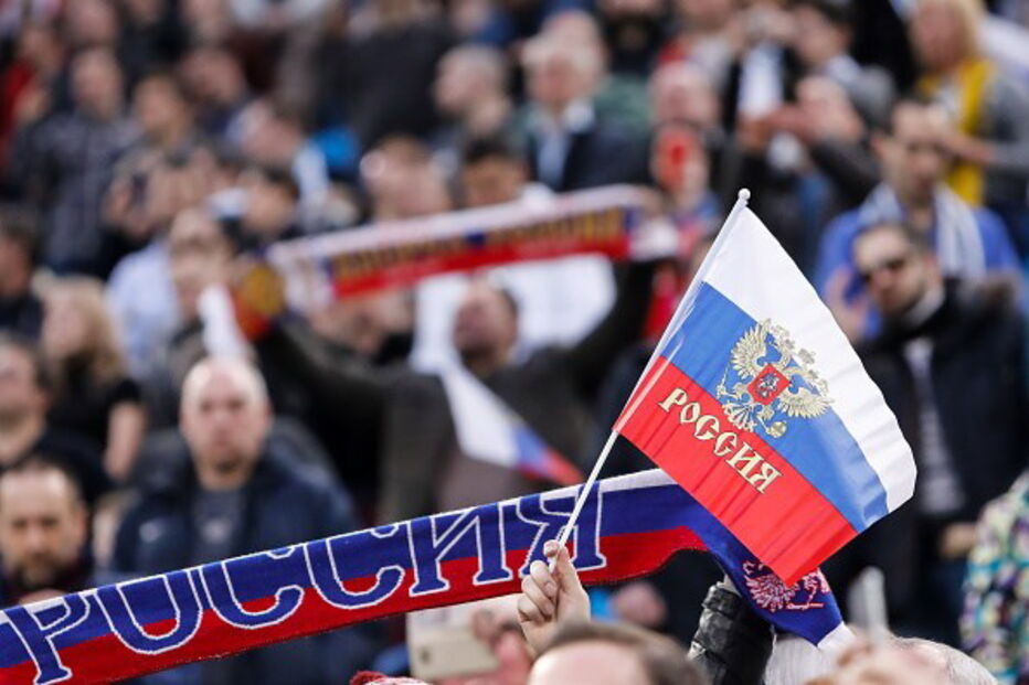 Claque russa durante amigável com a França	