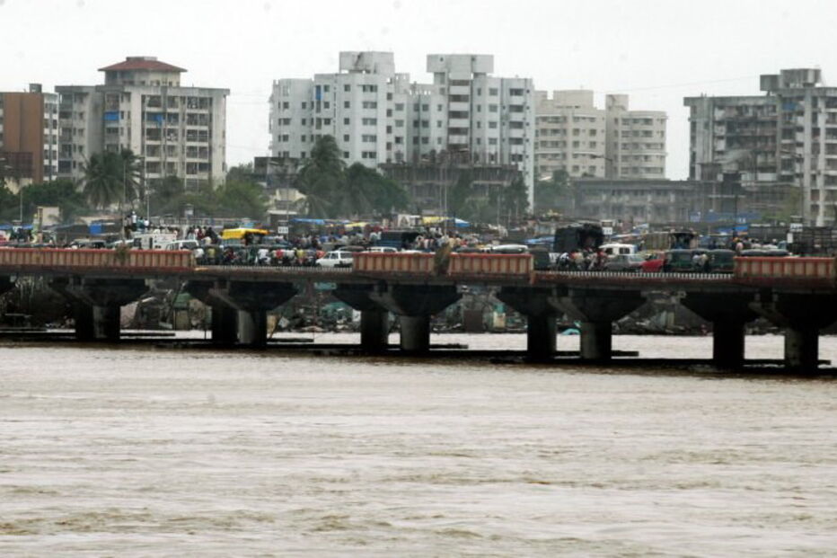 Homem mata namorada e atira partes do corpo ao rio