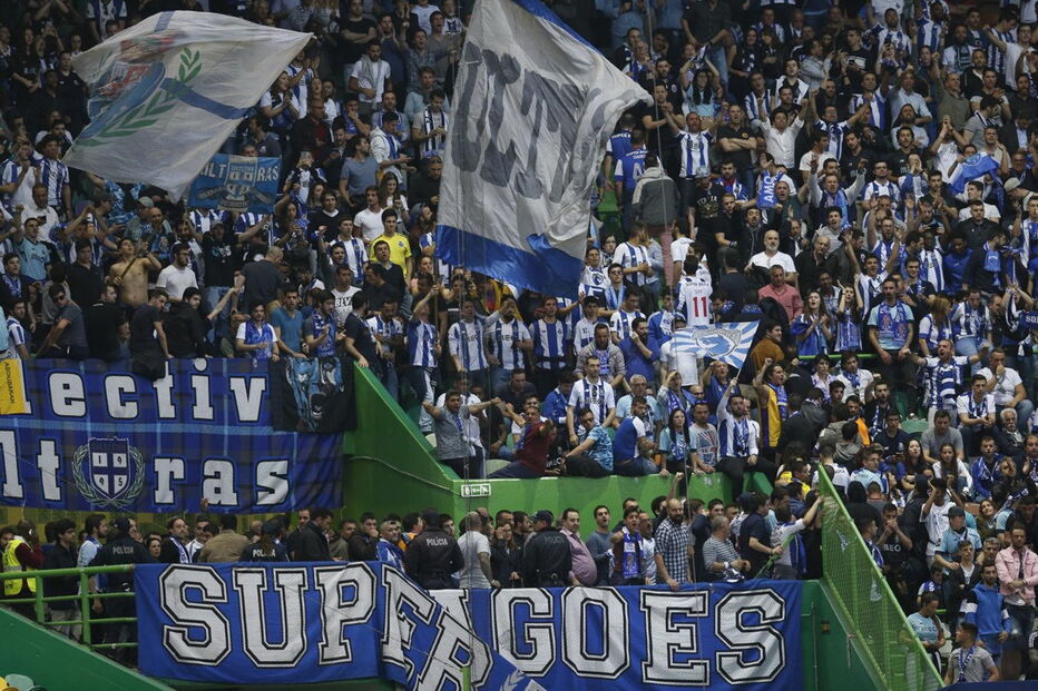 Adeptos do FC Porto no clássico da Taça de Portugal em Alvalade