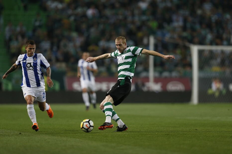 Jogadores em ação no Sporting -FC Porto da Taça de Portugal