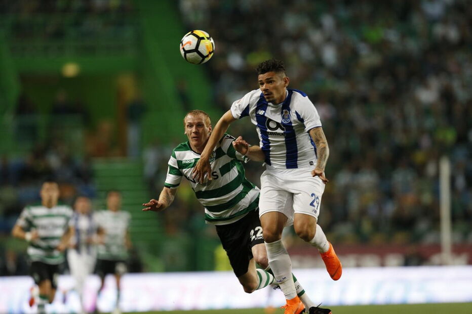 Jogadores em ação no Sporting -FC Porto da Taça de Portugal