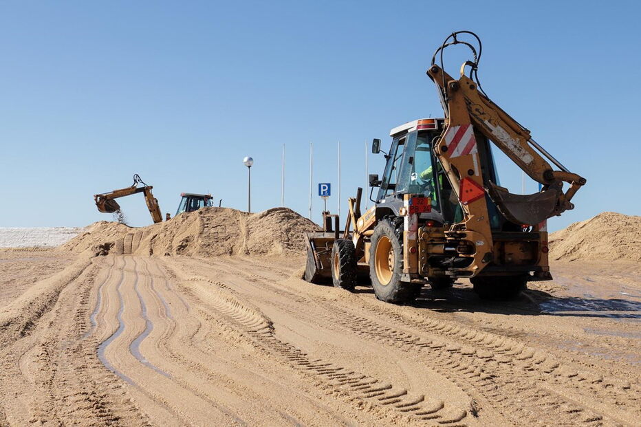 Maré causa destruição na Praia de Faro