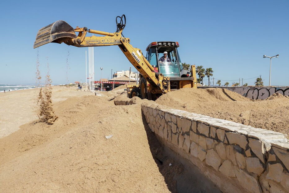 Maré causa destruição na Praia de Faro