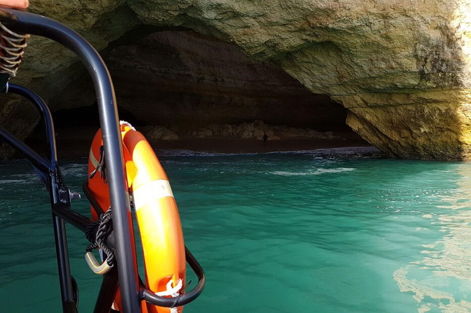 Salvamento no algar de Benagil, em Lagoa, no Algarve