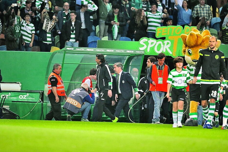 Bruno de Carvalho no banco do Sporting na receção ao FC Porto