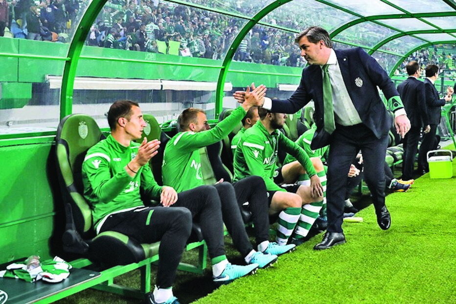 Bruno de Carvalho no banco do Sporting na receção ao FC Porto