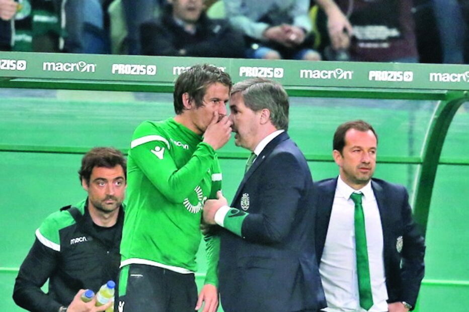 Bruno de Carvalho no banco do Sporting na receção ao FC Porto