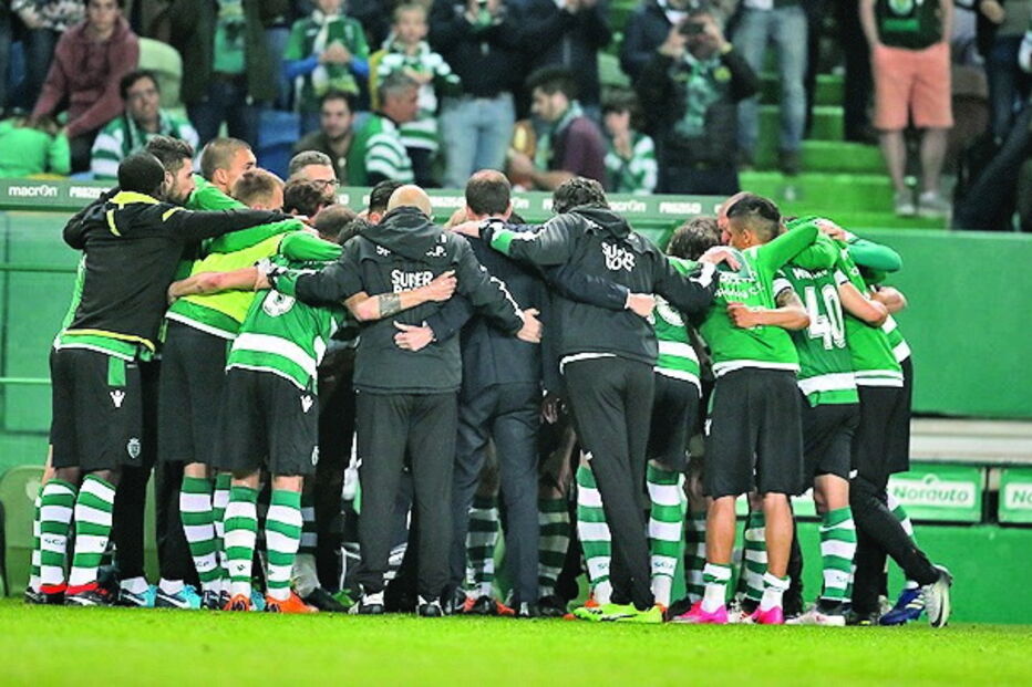Bruno de Carvalho no banco do Sporting na receção ao FC Porto