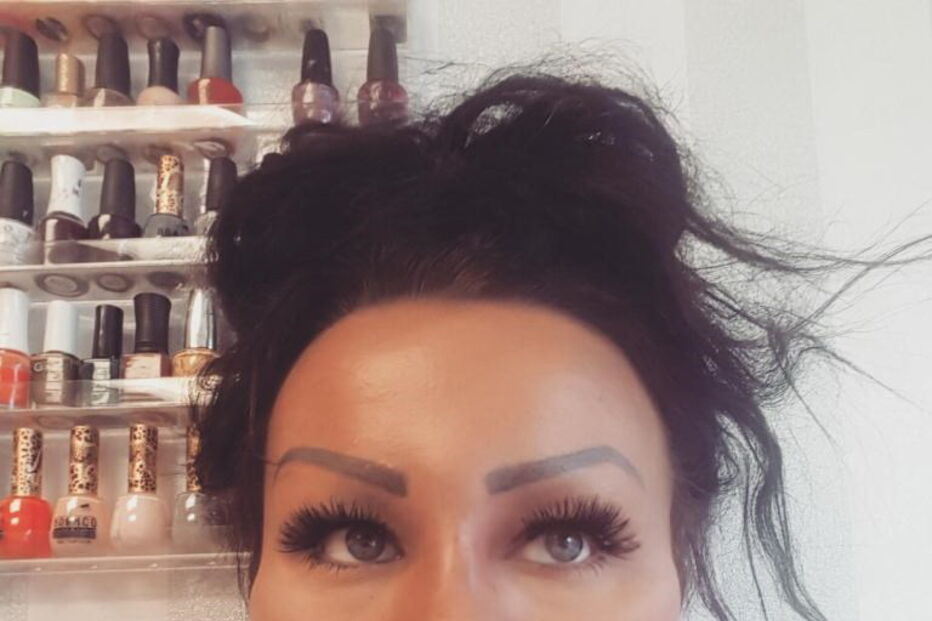 Inglesa já gastou mais de 200 mil euros para ficar igual a uma caricatura