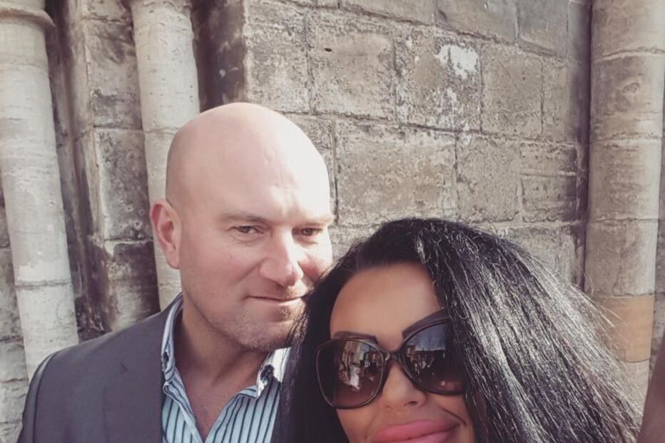 Inglesa já gastou mais de 200 mil euros para ficar igual a uma caricatura