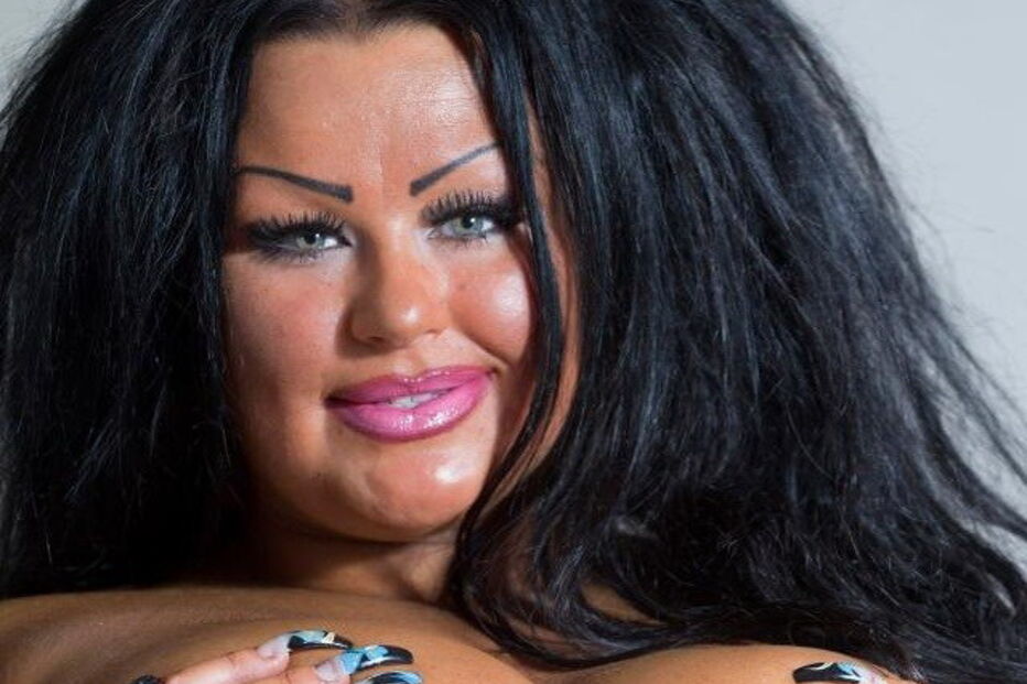 Inglesa já gastou mais de 200 mil euros para ficar igual a uma caricatura