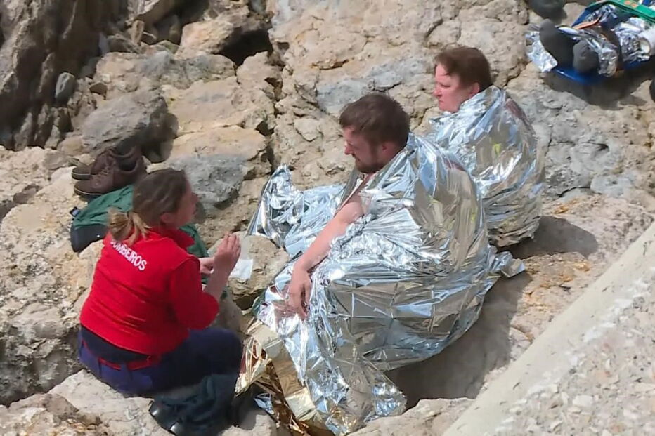 Dez pessoas resgatadas de naufrágio de barco turístico em Cascais