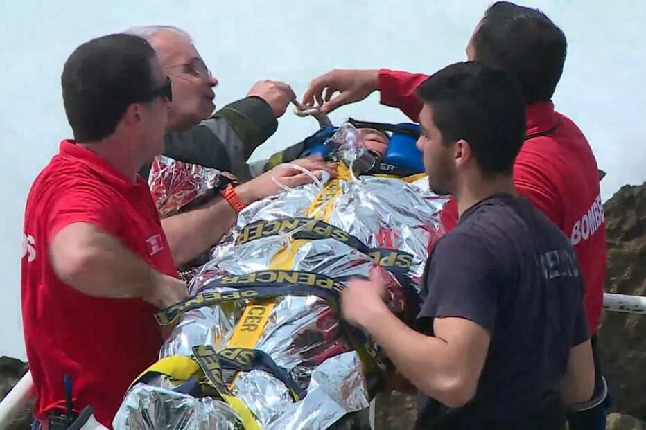 Dez pessoas resgatadas de naufrágio de barco turístico em Cascais