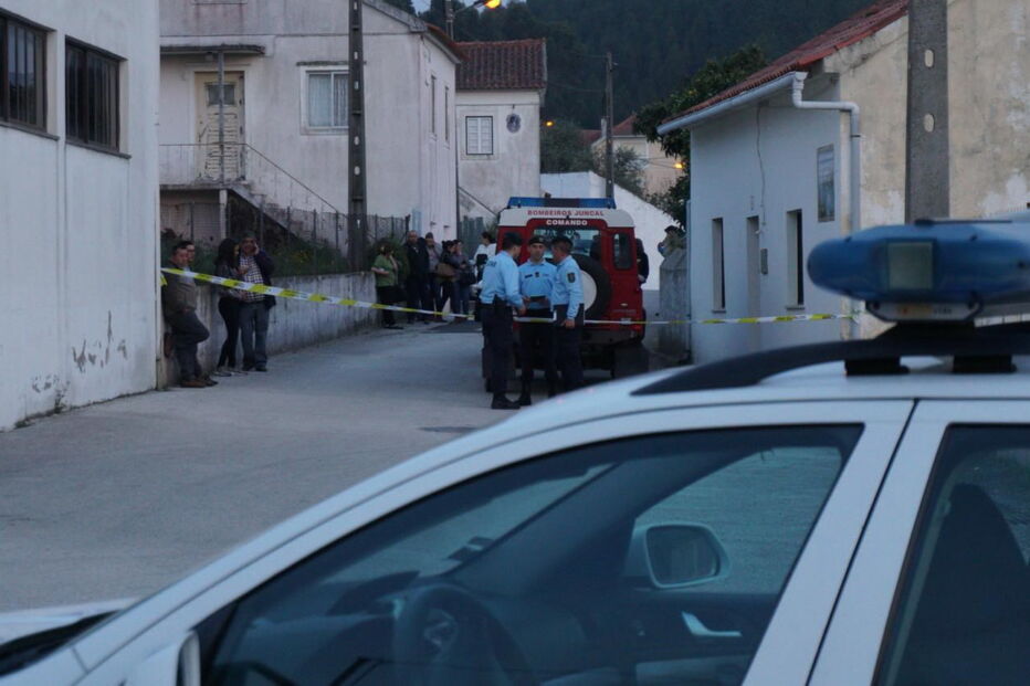 Mulher encontrada morta em casa em Porto de Mós