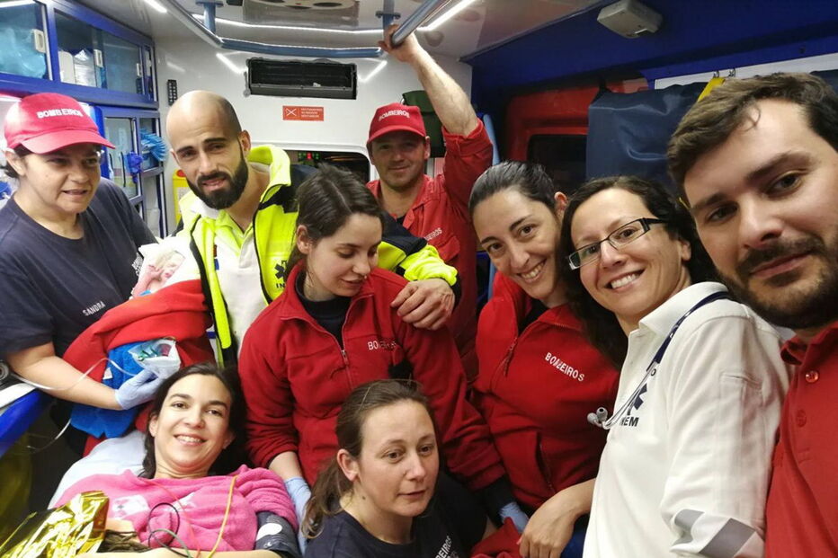 Bombeiros de Carcavelos assistiram parto de gémeos em casa