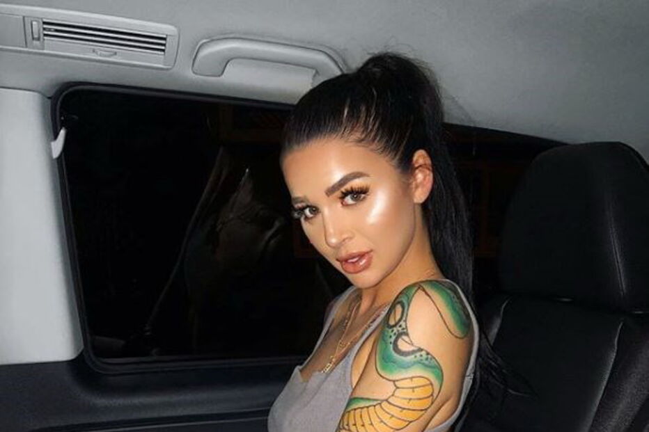 Kayla mostrava uma vida de luxos