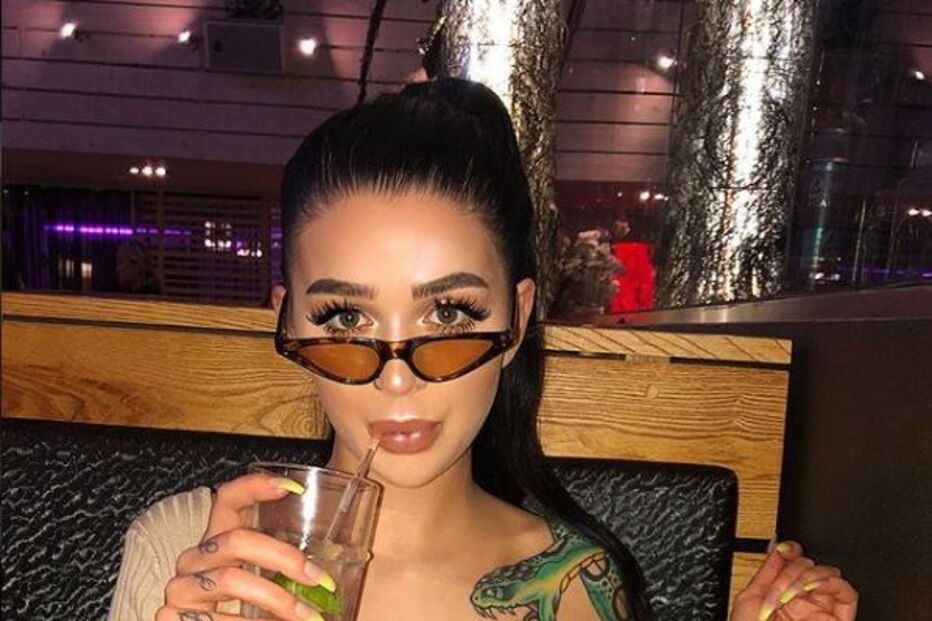 Kayla mostrava uma vida de luxos