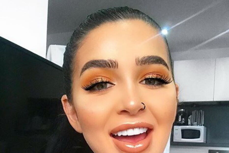 Kayla mostrava uma vida de luxos