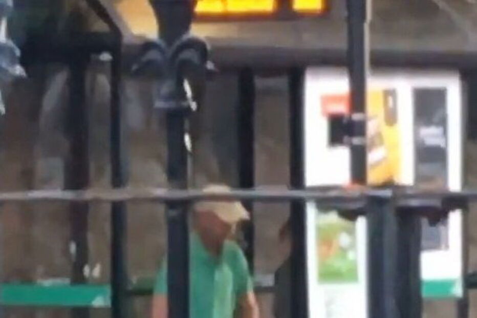 Casal filmado a fazer sexo em paragem de autocarro