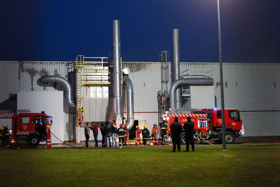 Fogo em fábrica de Cantanhede