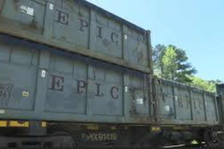 Comboio cheio de dejetos humanos esteve parado vários meses em pequena cidade do Alabama