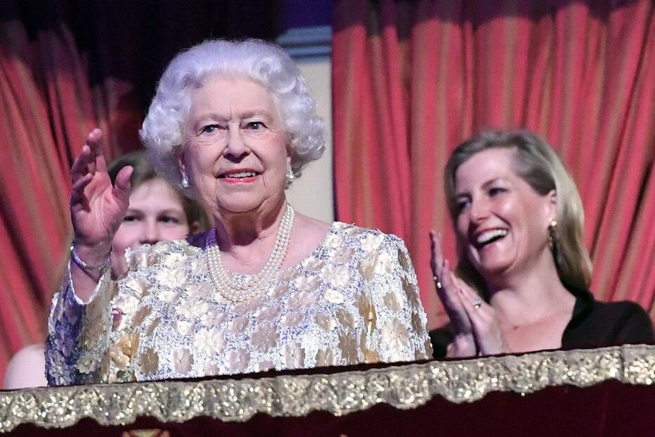 A rainha Isabel II, de Inglaterra, no espetáculo do seu  92ª aniversário