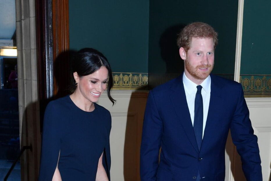 O príncipe Harry com a noiva, Meghan, no espetáculo do 92ª aniversário da rainha Isabel II, de Inglaterra