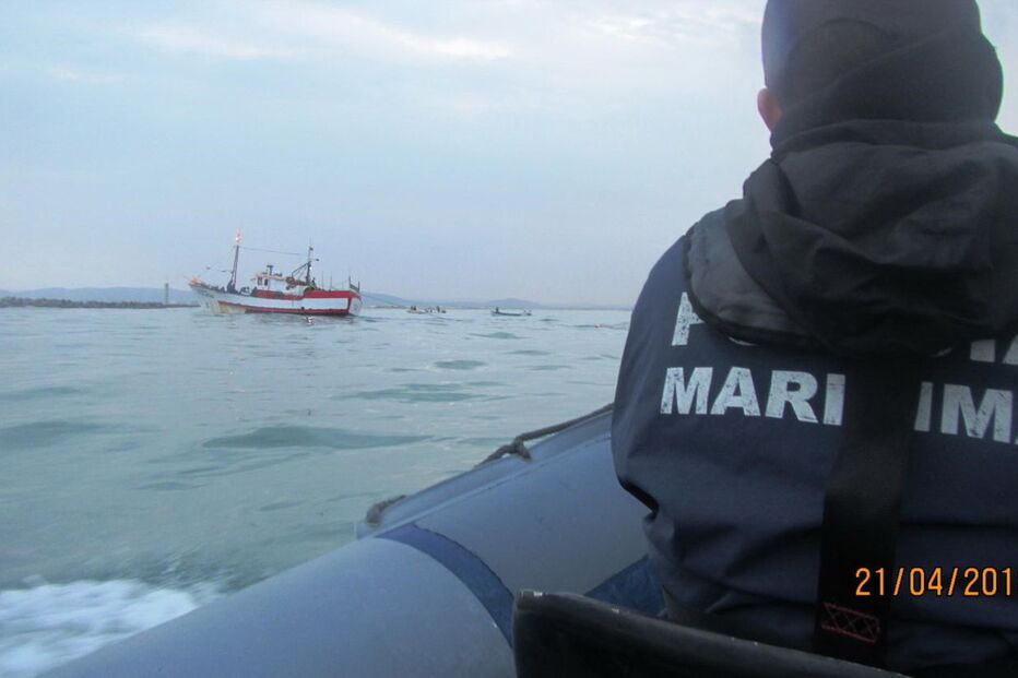 Barco virou-se na Culatra e pescador salvou-se a nado