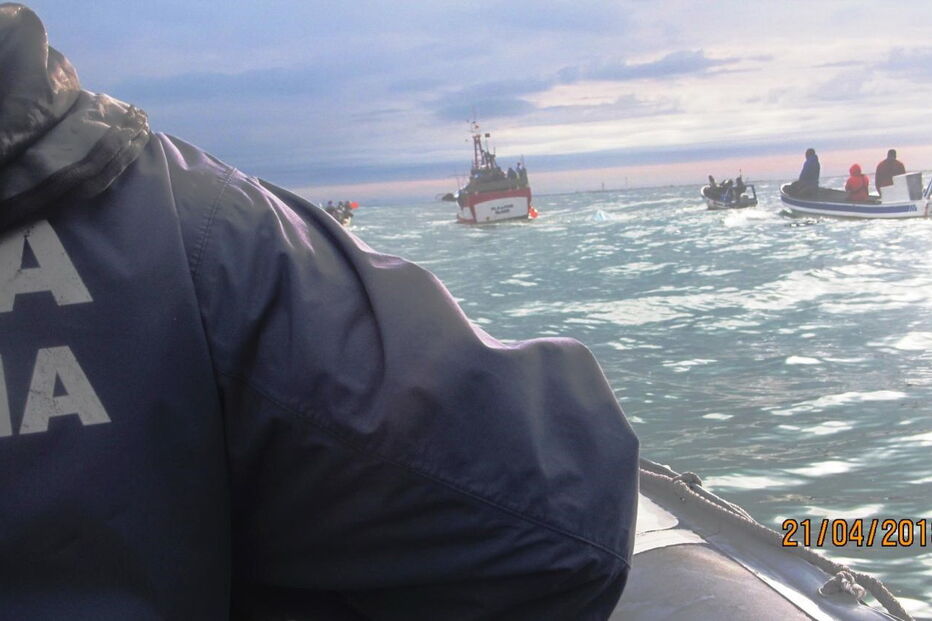 Barco virou-se na Culatra e pescador salvou-se a nado