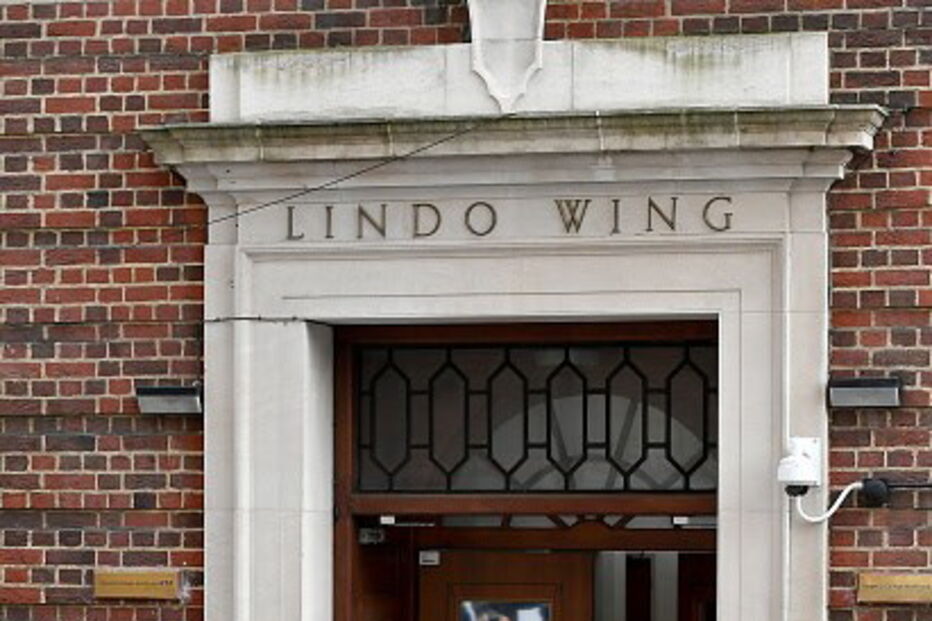 George e Charlotte conhecem o novo irmão