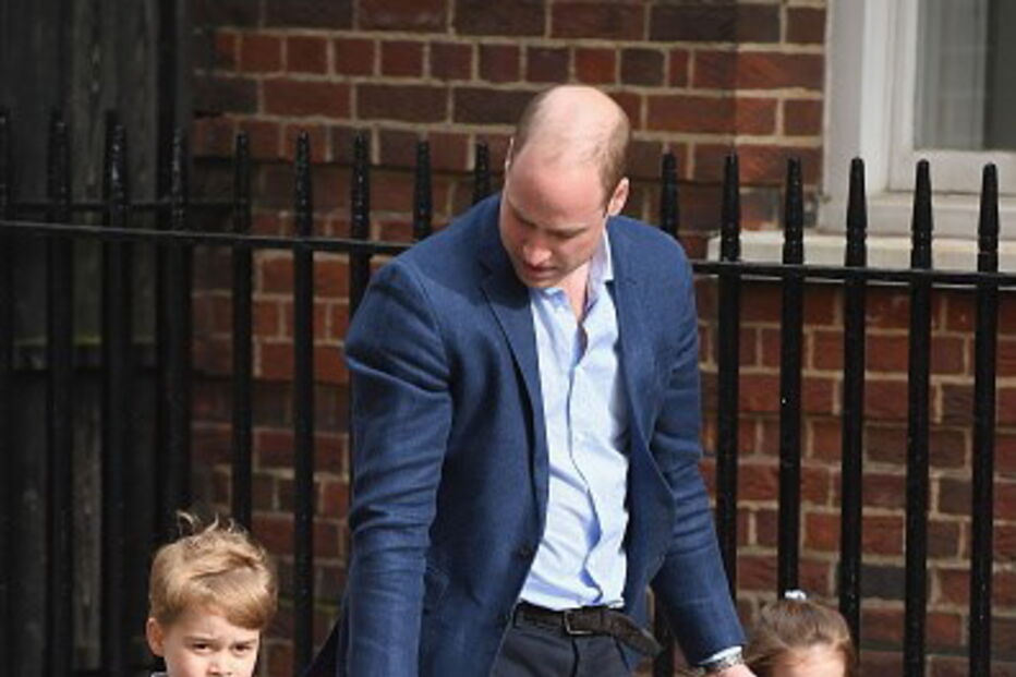 George e Charlotte conhecem o novo irmão