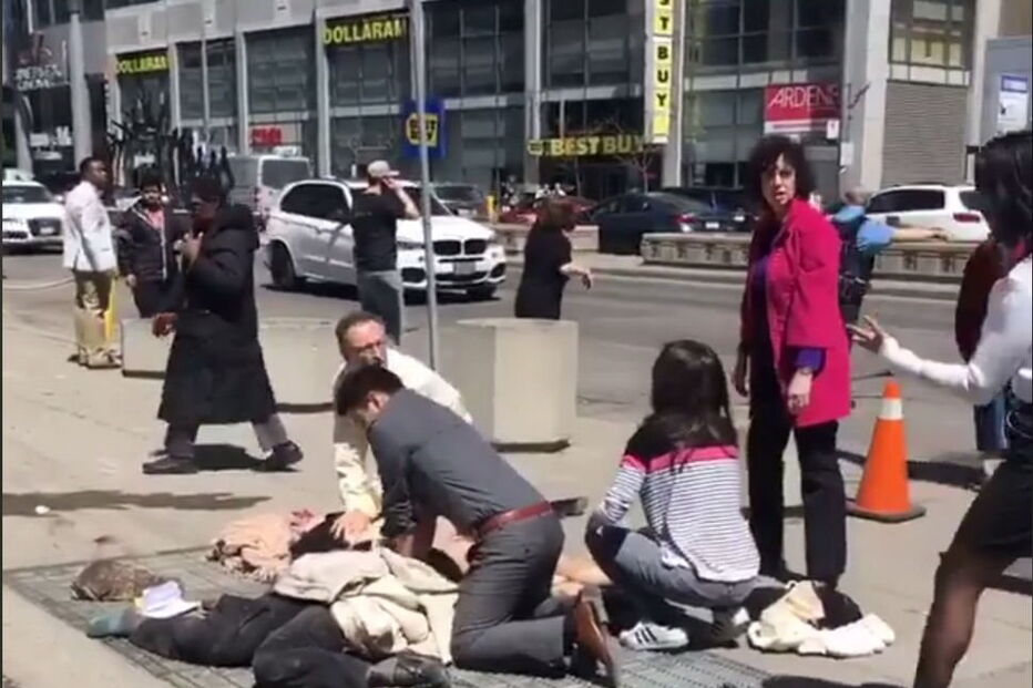 Carrinha atropela peões em Toronto