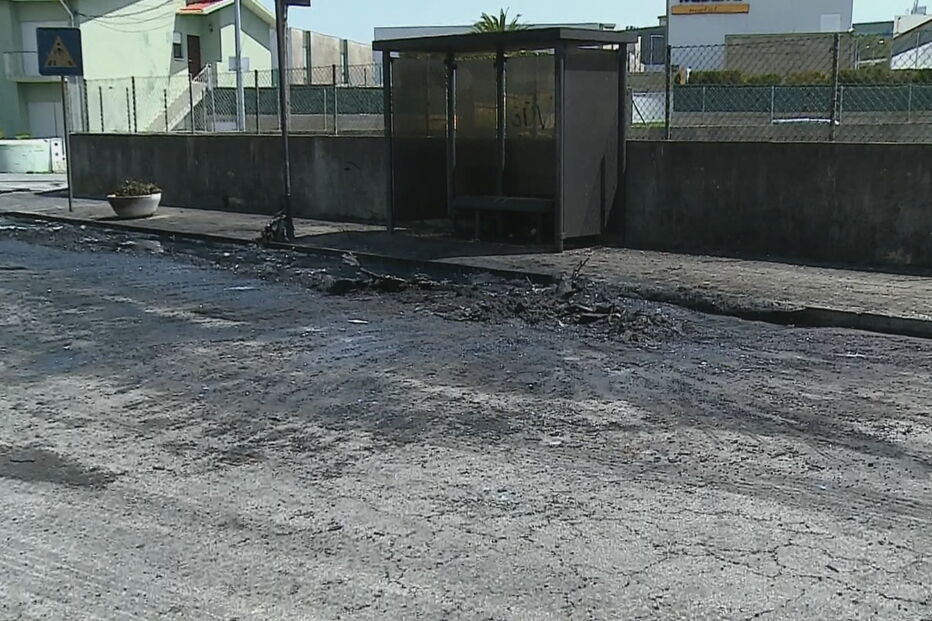Autocarro arde em Matosinhos. Veja as imagens