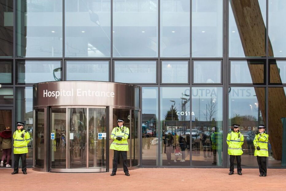 Bebé Alfie sobrevive sem estar ligado a ventilador