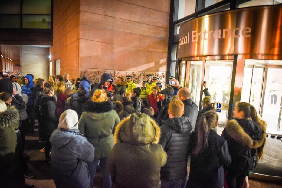 Bebé Alfie sobrevive sem estar ligado a ventilador