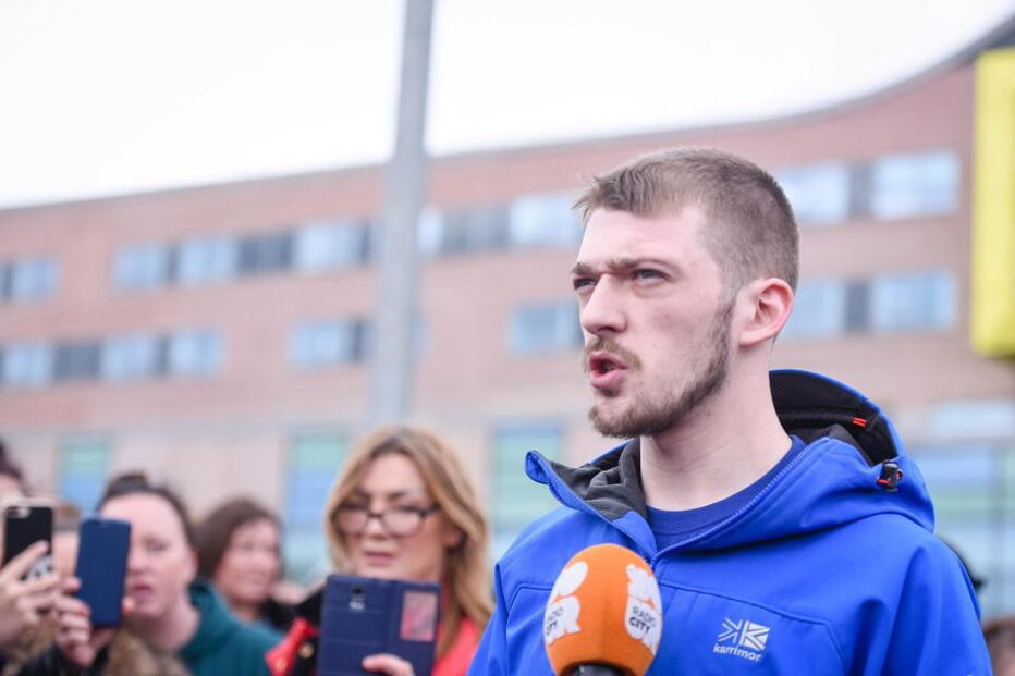 Bebé Alfie sobrevive sem estar ligado a ventilador