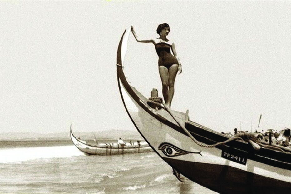 Fato de banho à prova de olhares indiscretos. Eram assim os fatos de banho femininos na altura. Hoje, os tempos são outros, mais ousados, mas há quem continue a preferir manter a tradição