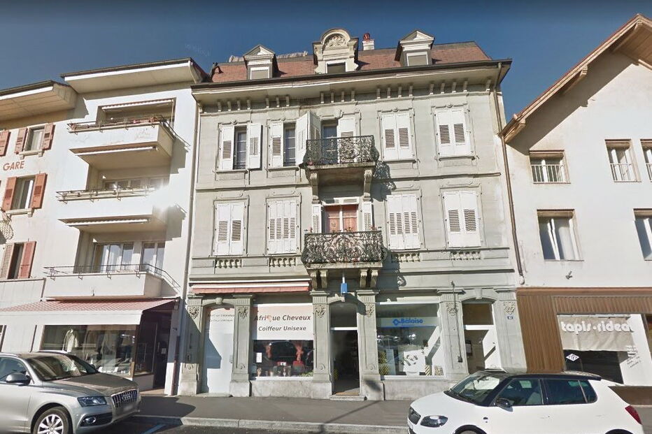 Casa onde aconteceu o crime na Suíça. Família vivia no segundo andar