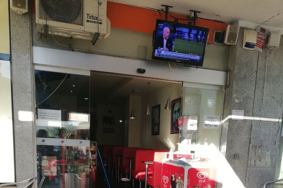 Homem golpeado com garrafa no pescoço 