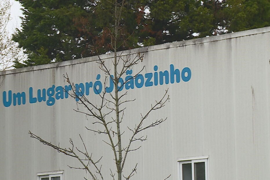 Contentor na ala de pediatria do Hospital de São João, no Porto