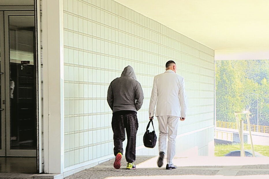 Homem (à esq.) acusado de violar enteada em Matosinhos