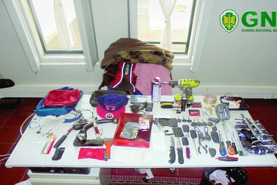 Material apreendido a ladrões de carros em Valongo