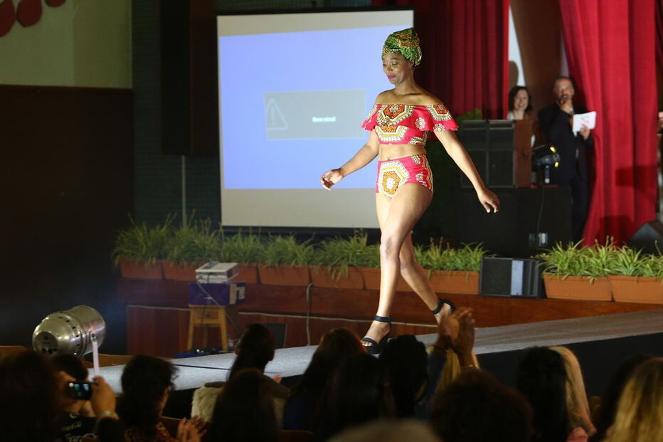 Reclusas de Tires desfilaram em evento na prisão