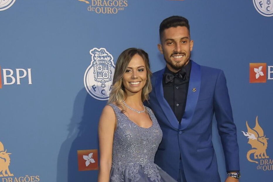 Alex Telles com a namorada, Priscilla Minuzzo