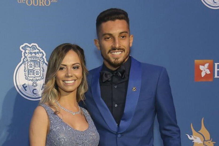 Alex Telles com a namorada, Priscilla Minuzzo