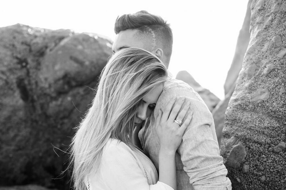 Alex Telles com a namorada, Priscilla Minuzzo